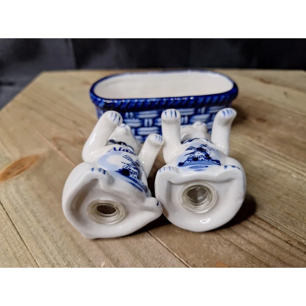 Delft Blue Handpainted Ceramic Cat Salt Pepper Shakers in Basket Alaska Souvenir